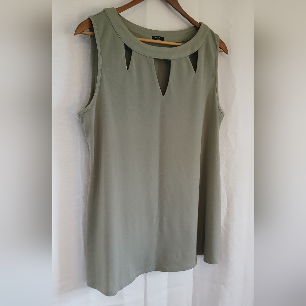 Studio 1886 top